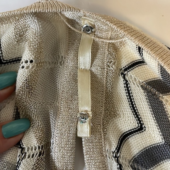 White House Black Market Chevron XS Blouse Top Metallic Chevron Pattern - Picture 16 of 16